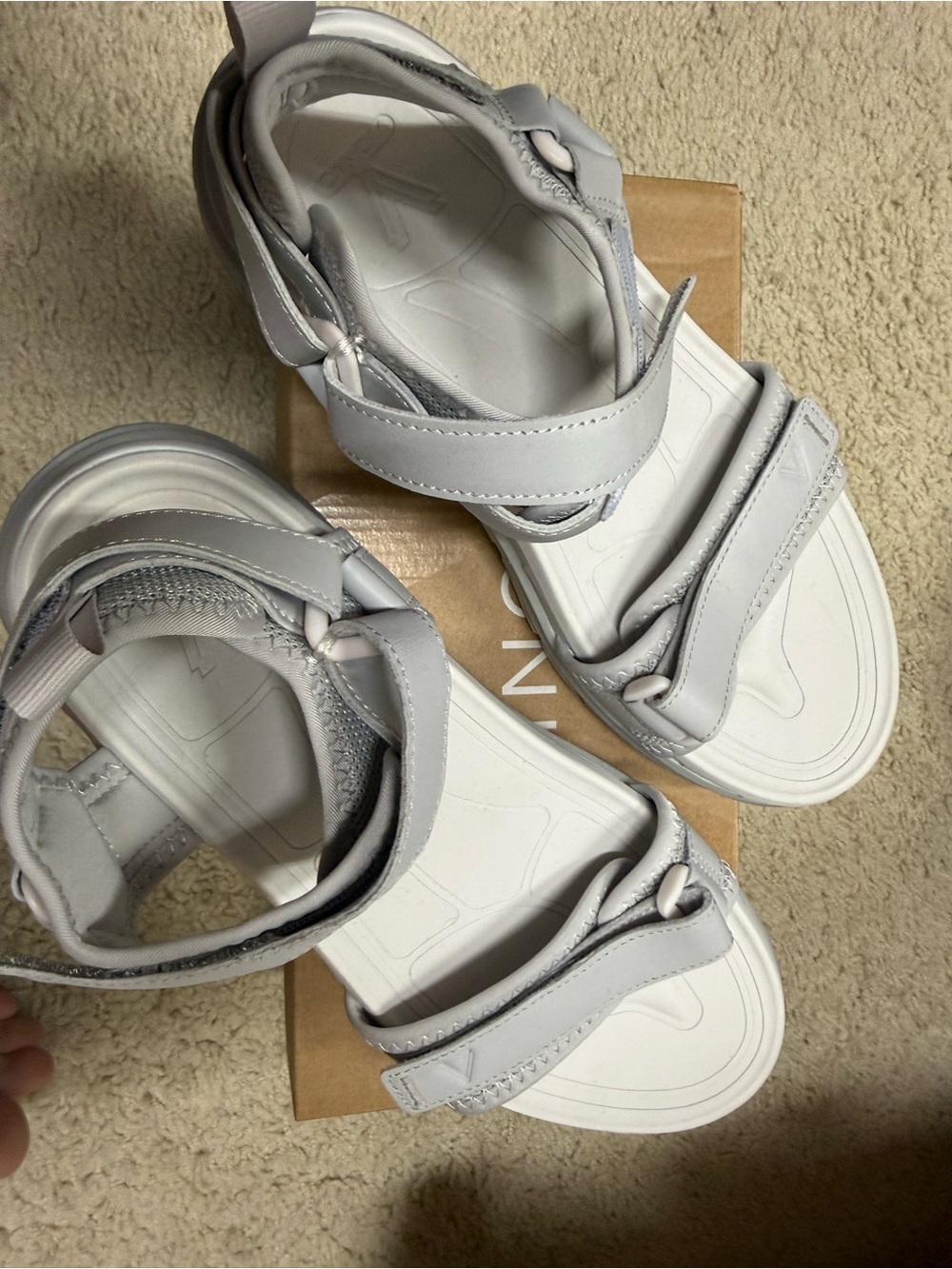 NEW Vionic Wonderer 8.5 Women’s Light Gray Sport Sandals - Adjustable Straps